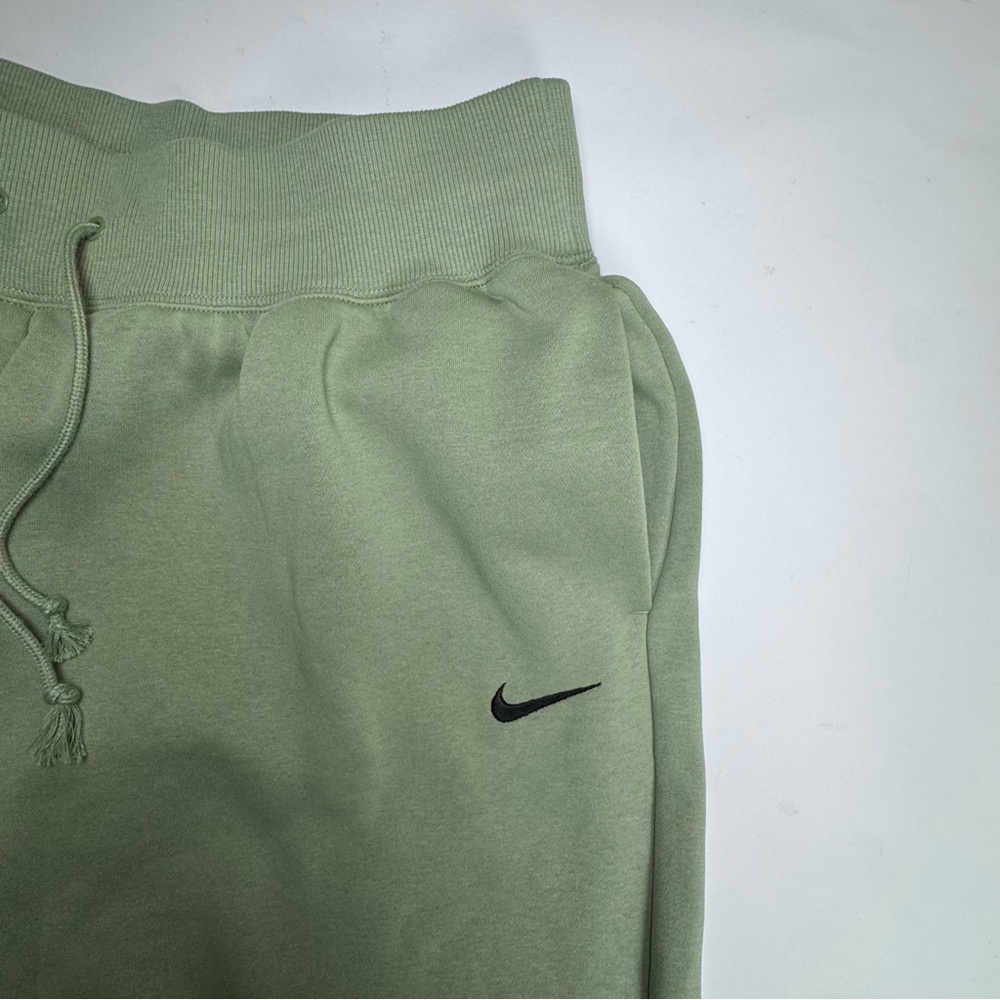 Nike Club Fleece Joggers Women’s XL Green NWOT - Picture 3 of 8
